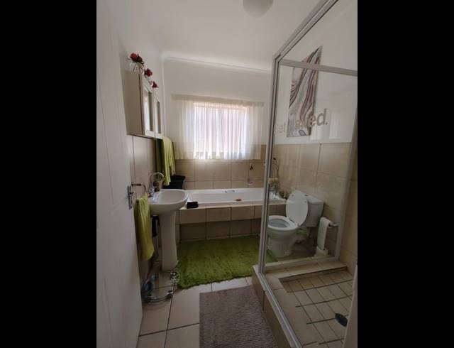 2 BEDROOM TOWNHOUSE FOR SALE IN SONNEVELD